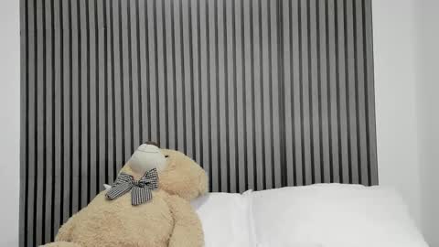 Dulce  online show from 10/31/25, 01:23