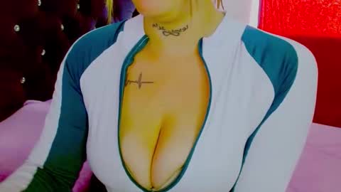 Juliana and online show from 10/29/25, 07:48