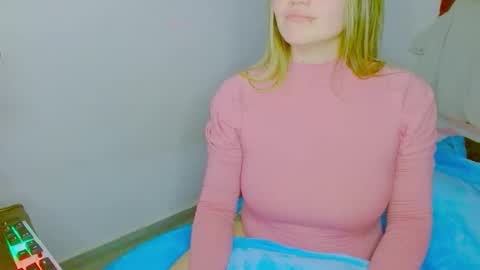 Juliana and online show from 11/19/25, 02:44