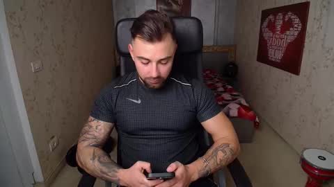 Snapshot of duncanstones chatting on 12/20/24, 10:16 DuncanStone online show from 12/20/24, 10:16