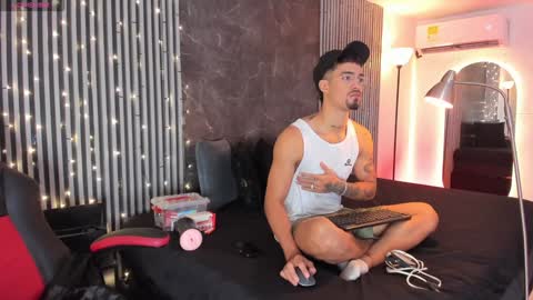 Snapshot of duriel_ chatting on 01/04/25, 12:27 Duriel online show from 01/04/25, 12:27