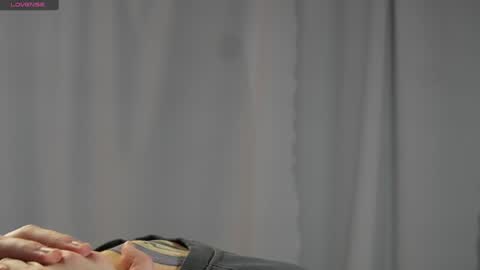 Snapshot of dustyn_fox chatting on 12/20/24, 02:27 Dustyn online show from 12/20/24, 02:27