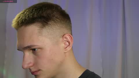 Snapshot of dustyn_fox chatting on 12/20/24, 08:34 Dustyn online show from 12/20/24, 08:34