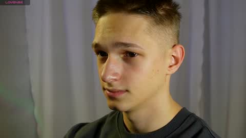 Snapshot of dustyn_fox chatting on 12/21/24, 02:26 Dustyn online show from 12/21/24, 02:26