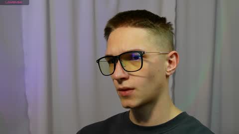 Snapshot of dustyn_fox chatting on 12/21/24, 08:32 Dustyn online show from 12/21/24, 08:32