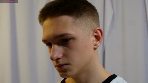 Snapshot of dustyn_fox chatting on 12/24/24, 02:01 Dustyn online show from 12/24/24, 02:01