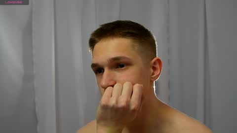 Snapshot of dustyn_fox chatting on 12/24/24, 08:05 Dustyn online show from 12/24/24, 08:05