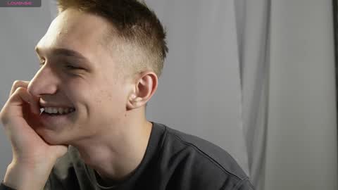 Snapshot of dustyn_fox chatting on 12/26/24, 02:27 Dustyn online show from 12/26/24, 02:27