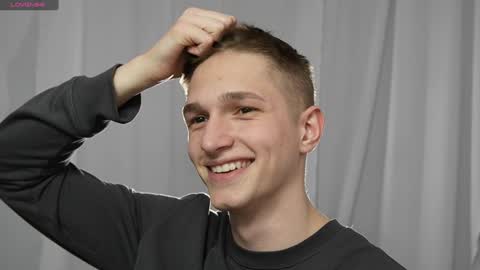 Snapshot of dustyn_fox chatting on 12/26/24, 08:32 Dustyn online show from 12/26/24, 08:32