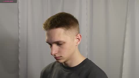 Snapshot of dustyn_fox chatting on 12/27/24, 02:22 Dustyn online show from 12/27/24, 02:22