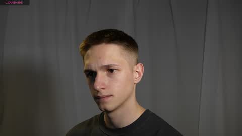 Snapshot of dustyn_fox chatting on 12/27/24, 08:28 Dustyn online show from 12/27/24, 08:28