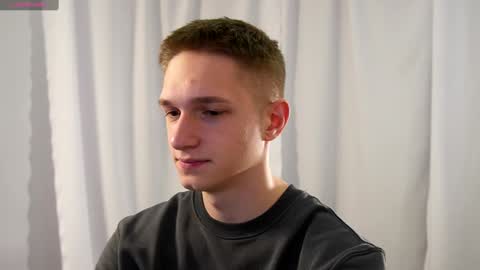 Snapshot of dustyn_fox chatting on 12/29/24, 04:08 Dustyn online show from 12/29/24, 04:08