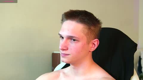 Snapshot of dustyn_fox chatting on 01/03/25, 06:03 Dustyn online show from 01/03/25, 06:03