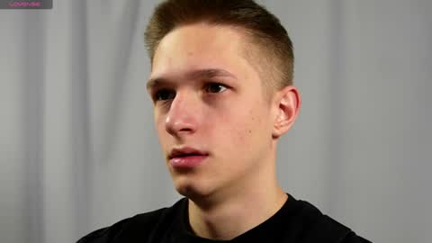 Snapshot of dustyn_fox chatting on 01/04/25, 02:46 Dustyn online show from 01/04/25, 02:46