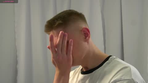 Snapshot of dustyn_fox chatting on 01/11/25, 02:25 Dustyn online show from 01/11/25, 02:25