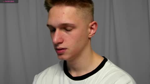 Snapshot of dustyn_fox chatting on 01/12/25, 05:33 Dustyn online show from 01/12/25, 05:33