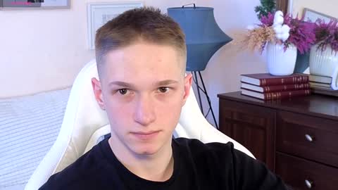 Snapshot of dustyn_fox chatting on 01/15/25, 12:04 Dustyn online show from 01/15/25, 12:04