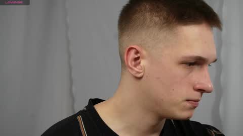 Snapshot of dustyn_fox chatting on 01/17/25, 02:39 Dustyn online show from 01/17/25, 02:39