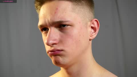 Snapshot of dustyn_fox chatting on 01/18/25, 06:10 Dustyn online show from 01/18/25, 06:10