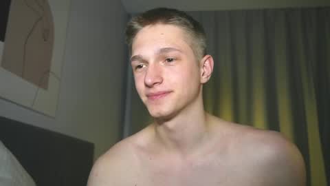 Snapshot of dustyn_fox chatting on 01/27/25, 04:11 Dustyn online show from 01/27/25, 04:11