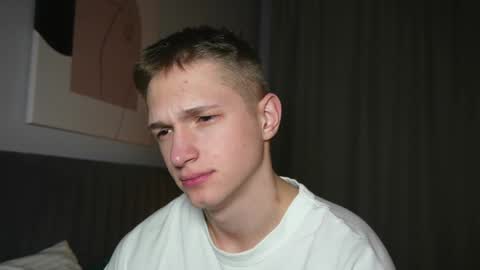 Snapshot of dustyn_fox chatting on 01/28/25, 10:02 Dustyn online show from 01/28/25, 10:02