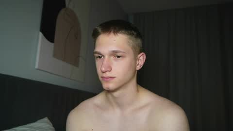 Snapshot of dustyn_fox chatting on 01/28/25, 01:05 Dustyn online show from 01/28/25, 01:05