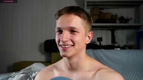 Snapshot of dustyn_fox chatting on 02/06/25, 08:34 Dustyn online show from 02/06/25, 08:34