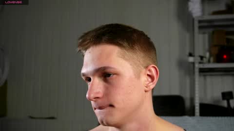 Snapshot of dustyn_fox chatting on 02/08/25, 06:01 Dustyn online show from 02/08/25, 06:01