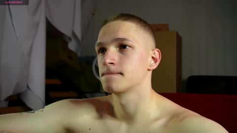 Snapshot of dustyn_fox chatting on 02/13/25, 02:20 Dustyn online show from 02/13/25, 02:20