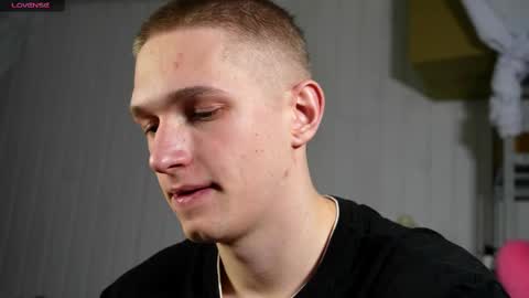 Snapshot of dustyn_fox chatting on 02/17/25, 05:21 Dustyn online show from 02/17/25, 05:21