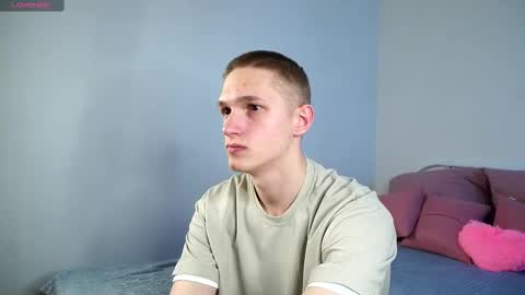 Snapshot of dustyn_fox chatting on 02/27/25, 07:04 Dustyn online show from 02/27/25, 07:04