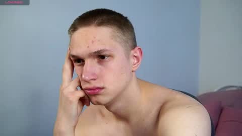 Snapshot of dustyn_fox chatting on 02/27/25, 10:09 Dustyn online show from 02/27/25, 10:09