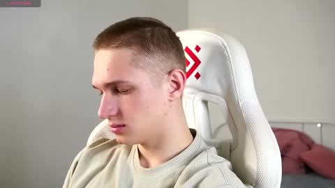 Snapshot of dustyn_fox chatting on 02/28/25, 07:35 Dustyn online show from 02/28/25, 07:35