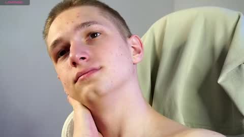 Snapshot of dustyn_fox chatting on 02/28/25, 10:39 Dustyn online show from 02/28/25, 10:39