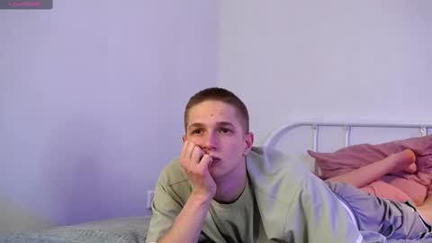 Snapshot of dustyn_fox chatting on 03/03/25, 06:33 Dustyn online show from 03/03/25, 06:33