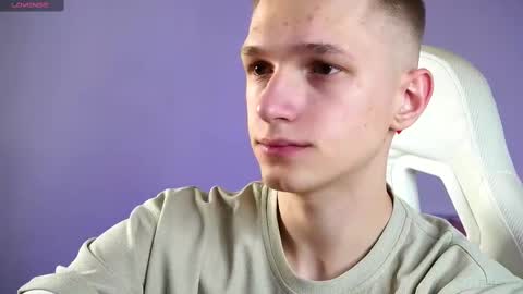 Snapshot of dustyn_fox chatting on 03/06/25, 06:37 Dustyn online show from 03/06/25, 06:37