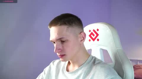 Snapshot of dustyn_fox chatting on 03/10/25, 06:12 Dustyn online show from 03/10/25, 06:12