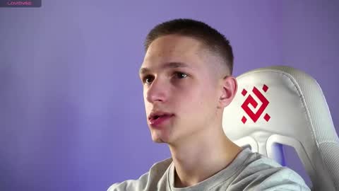 Snapshot of dustyn_fox chatting on 03/12/25, 06:33 Dustyn online show from 03/12/25, 06:33