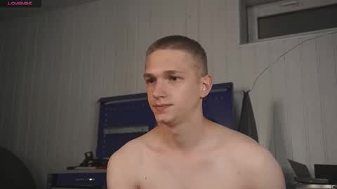 Snapshot of dustyn_fox chatting on 09/09/25, 05:01 Dustyn online show from 09/09/25, 05:01