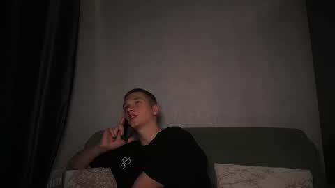 Snapshot of dustyn_fox chatting on 09/15/25, 04:18 Dustyn online show from 09/15/25, 04:18