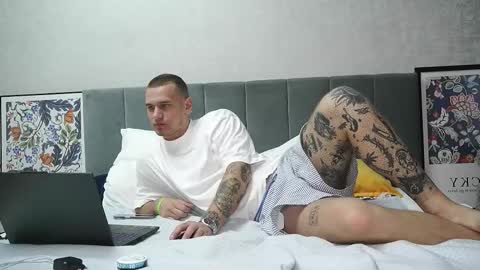 Snapshot of dustyn_fox chatting on 09/16/25, 06:25 Dustyn online show from 09/16/25, 06:25