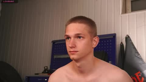 Snapshot of dustyn_fox chatting on 09/17/25, 05:14 Dustyn online show from 09/17/25, 05:14