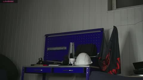 Snapshot of dustyn_fox chatting on 09/30/25, 04:23 Dustyn online show from 09/30/25, 04:23