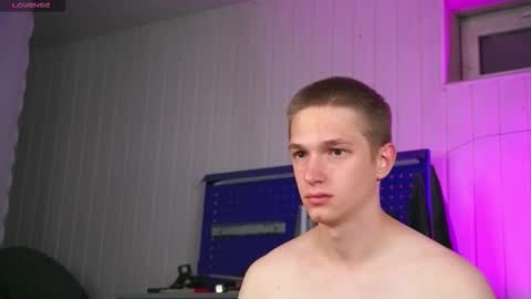 Snapshot of dustyn_fox chatting on 10/02/25, 04:36 Dustyn online show from 10/02/25, 04:36