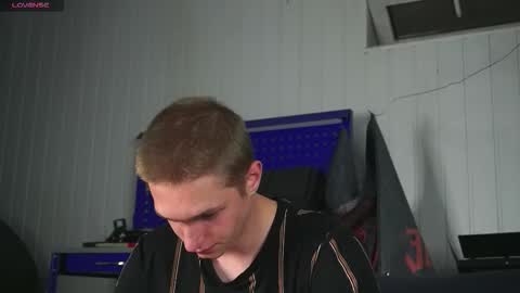 Snapshot of dustyn_fox chatting on 10/07/25, 04:37 Dustyn online show from 10/07/25, 04:37