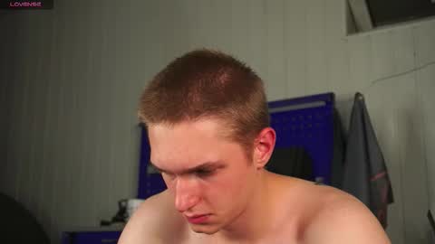 Snapshot of dustyn_fox chatting on 10/09/25, 04:38 Dustyn online show from 10/09/25, 04:38