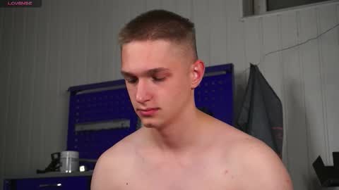 Snapshot of dustyn_fox chatting on 10/16/25, 04:41 Dustyn online show from 10/16/25, 04:41