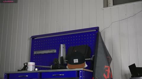 Snapshot of dustyn_fox chatting on 10/17/25, 04:42 Dustyn online show from 10/17/25, 04:42