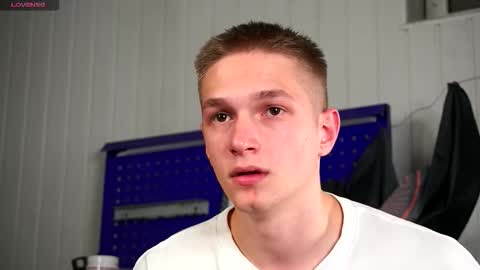 Snapshot of dustyn_fox chatting on 10/22/25, 05:02 Dustyn online show from 10/22/25, 05:02