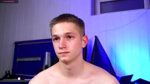 Snapshot of dustyn_fox chatting on 10/31/25, 03:35 Dustyn online show from 10/31/25, 03:35